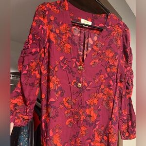 MAEVE by Anthropologie 3/4 ruched sleeve blouse
Size Medium